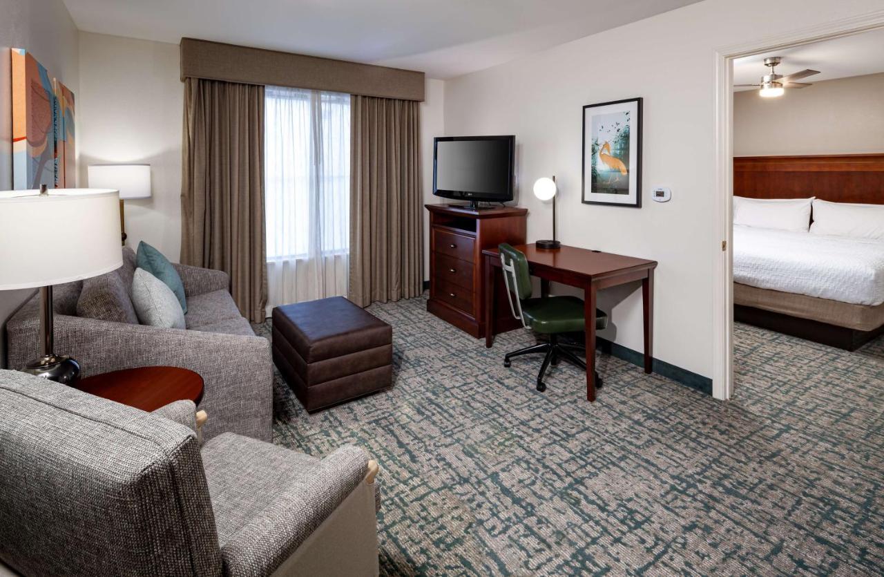 One-Bedroom King Suite Non-Smoking,1498937911:JPEG