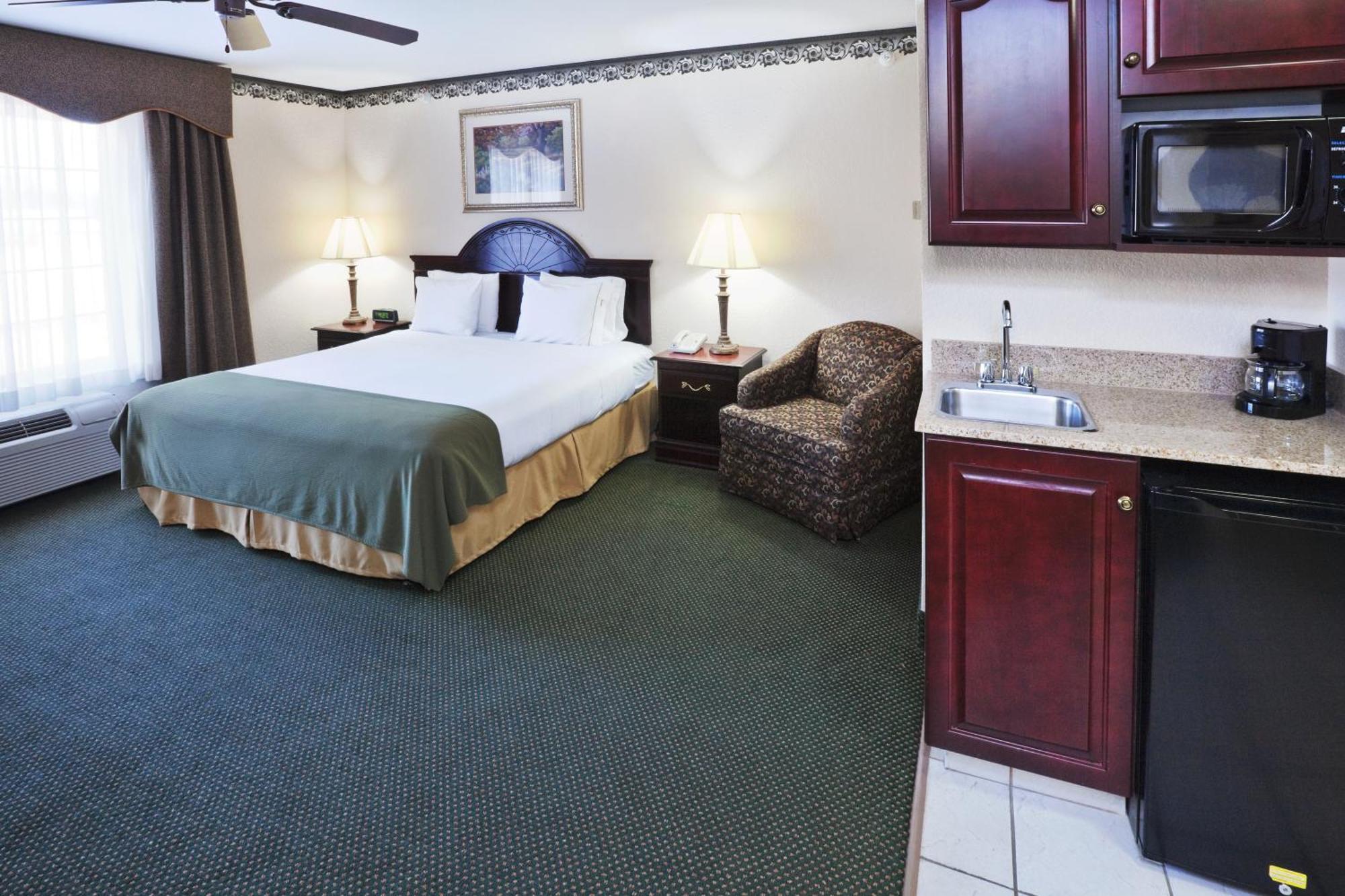 One-Bedroom Queen Suite,324215301:JPEG